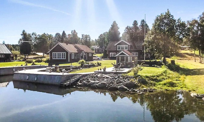 Aston House | Nice home in åstön with house sea view