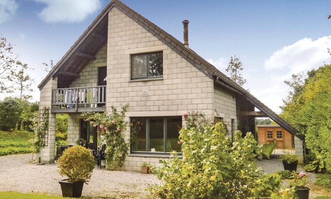 Hamoir House | Nice home in Comblinay with kitchen