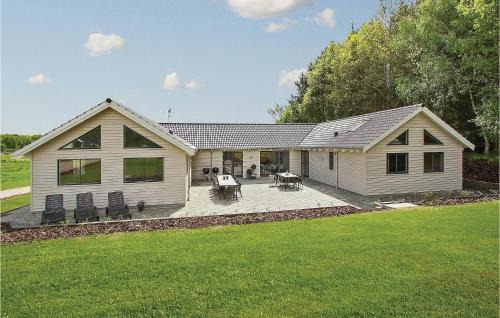 Fjellerup Strand House | Nice Home In Glesborg With Kitchen