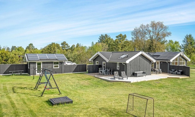 Bratten Strand House | Nice home in Jerup with WiFi