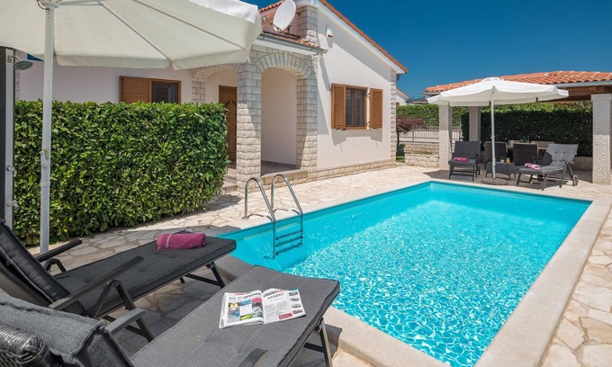 Kastelir House | Nice home in Kastelir with kitchen