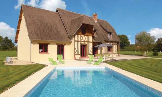 La Croupte House | Nice home in La Croupte with WiFi