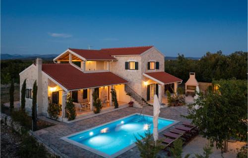 Drnis House | Nice Home In Sibenik With Jacuzzi