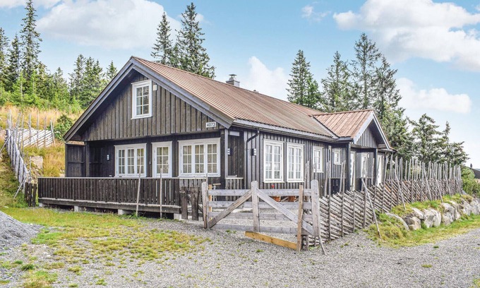 Sjusjoen House | Nice home in Sjusjøen with sauna