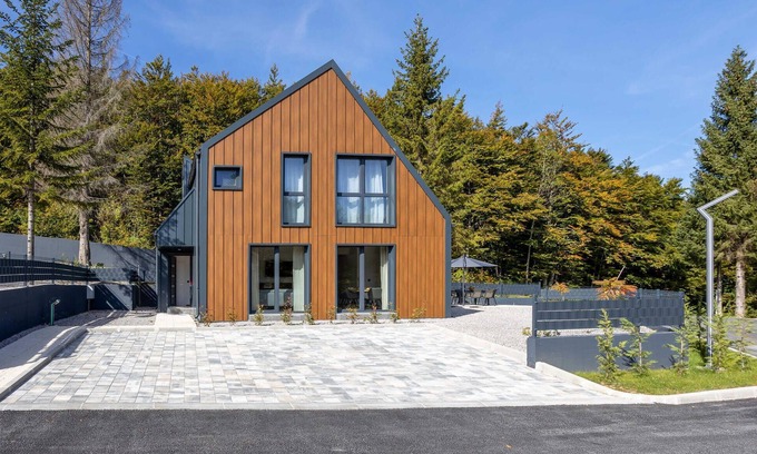 Ravna Gora House | Nice home in Stari Laz with kitchen