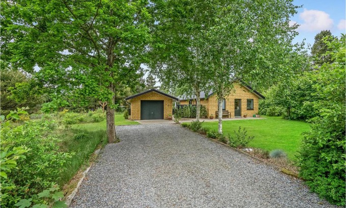 Skaven Strand House | Nice Home In Tarm With Wifi