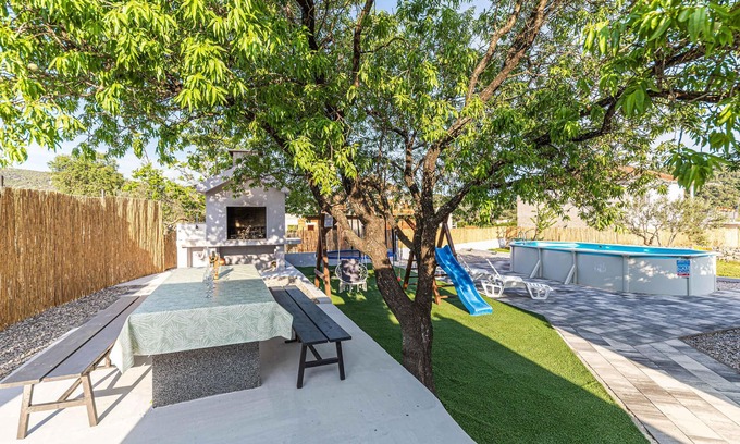 Vrsine House | Nice home in Vrsine with WiFi