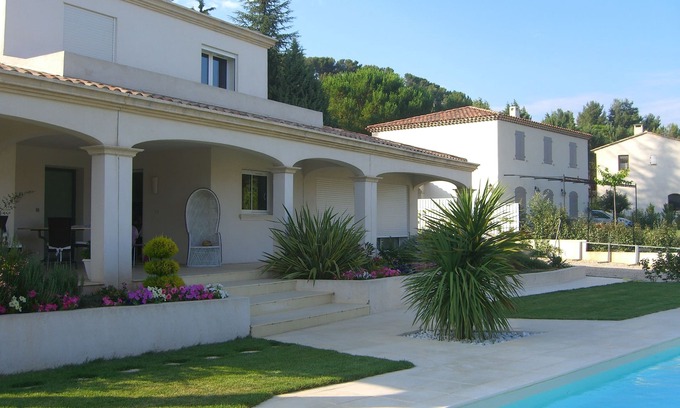 Meyreuil Villa | Nice house with pool in quiet village - near Aix en Provence