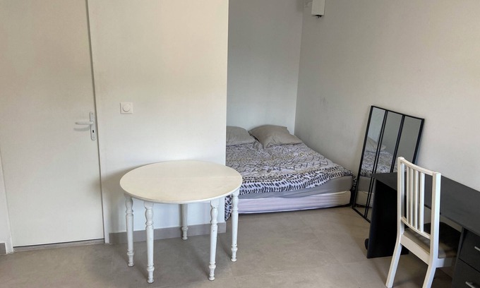 Cenon Apartment | Nice new Studio 10mins from Bordeaux and 50m from the tramway