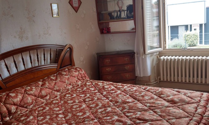 Romilly-sur-Seine House | Nice room close to shops