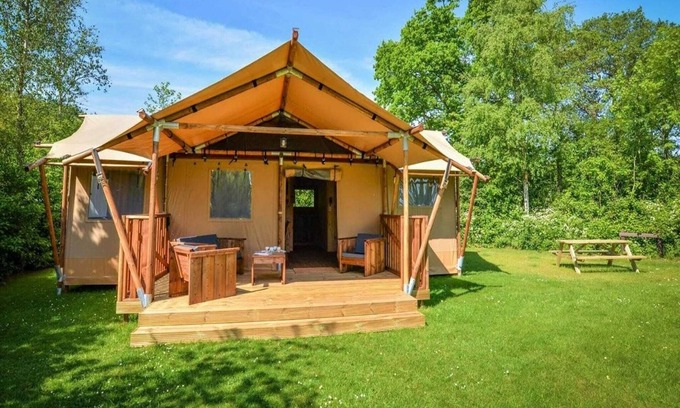 Mol House | Nice tent lodge with bathroom, near a lake