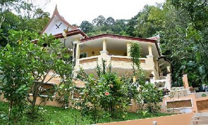 Ban Sakhu Villa | Niche villa on a mountainside with infinity pool