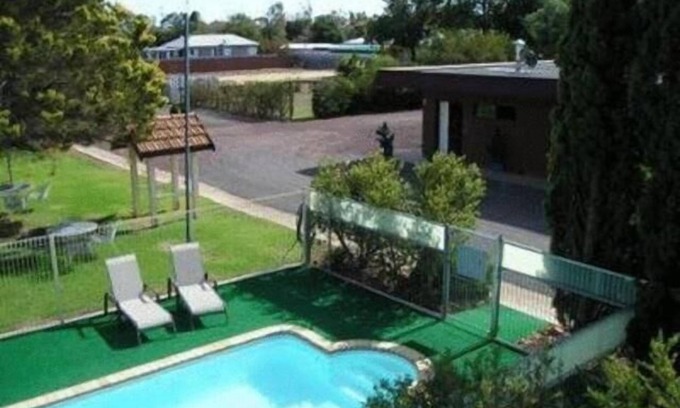 Hay Hotel | Nicholas Royal Motel