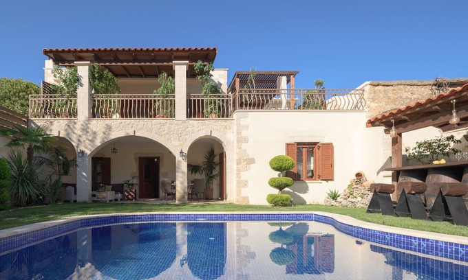 Embrosneros Villa | Nicole Villa, an Enchanted Gem