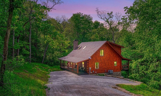 Logan Cabin | Night Song Lodge | Brand New Luxury Lodge