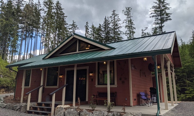 Sultan Cottage | Nighthawk Cottage on private lake with dock, hot tub, amenities.