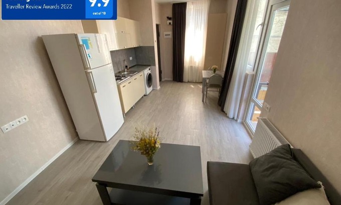 Chugureti Apartment | Nikas apartment with balcony in old Tbilisi