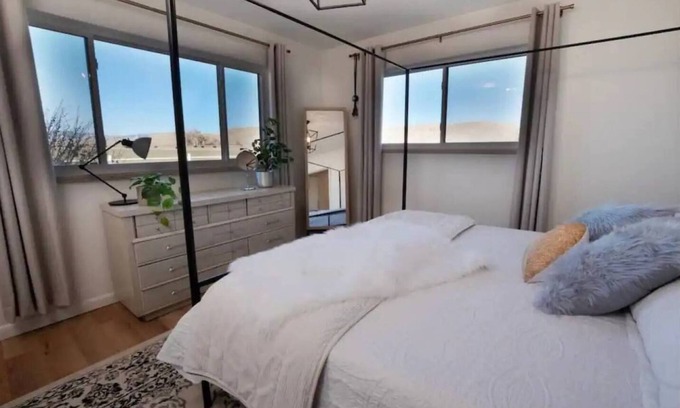Wellington House | Nine Mile Ranch | 4BR, Views, Office, Fireplace