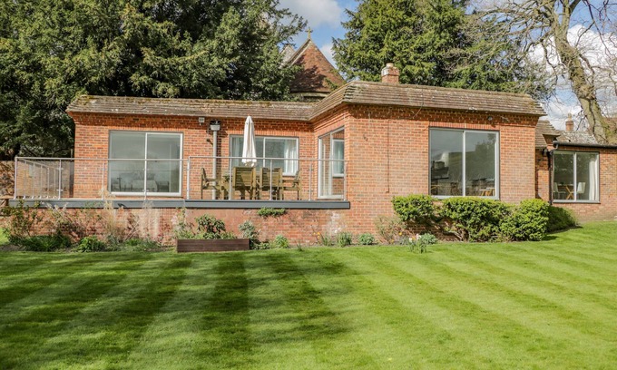 Wallingford Cottage | NINEA, with a garden in Wallingford