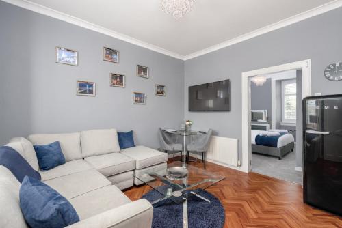 Dunfermline Apartment | No 10 - by StayDunfermline