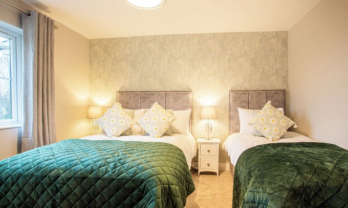 Killarney House | No 31 Killarney Holiday Village for 8! Ideal Location!