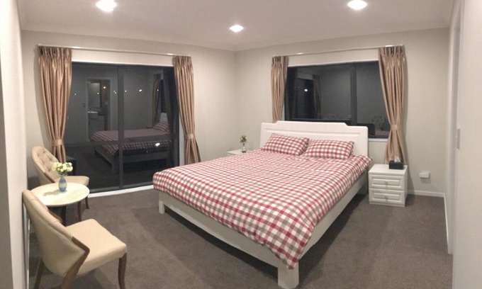 Manurewa Villa | No.7 OT Seaview Villa