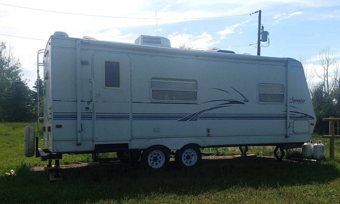Vulcan County House | No Haul Trailer Vacation with Rockies View