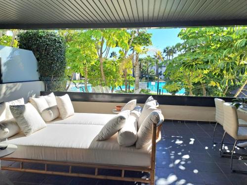 New Golden Mile Apartment | Noctua Flamingos 027