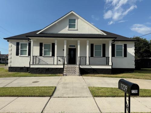 Arabi House | Nola comfortable