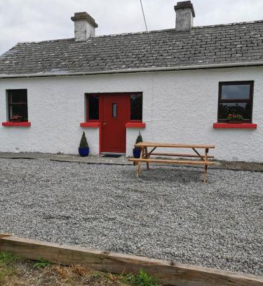 Ahascragh Villa | Nomad's Cottage and Yurt