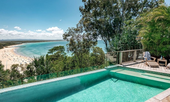 Noosa Heads House | Noo-Jee - 2mins to Hastings St, Ocean Views