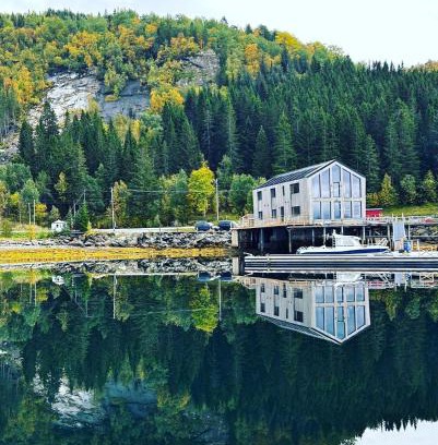 Ulvsvag House | Nordic Waterside Escape