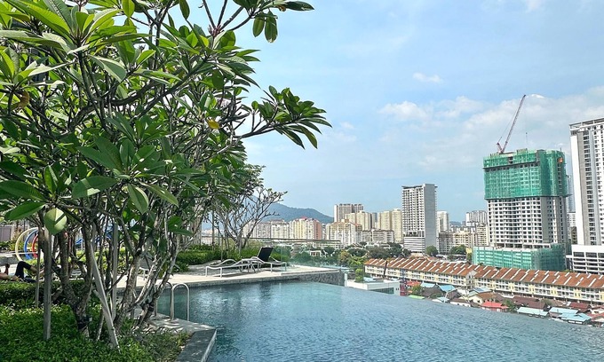George Town Condo | NordicHouse@Georgetown. 3 minutes to Heritage Site. King & Queen Beds