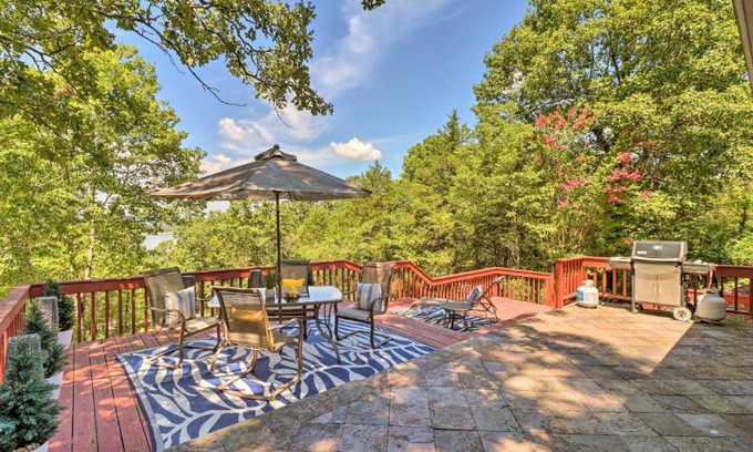 Mountain Home House | Norfork Lake Getaway Deck, 6 Mi to Main St!