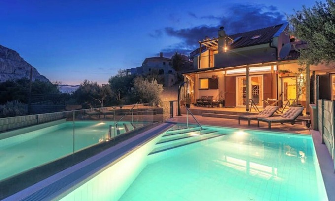 Zrnovnica Villa | Normabel relaxing house with heated pool and sauna