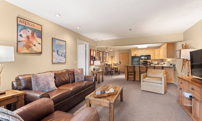 Downtown Condo | North Of Nell, Unit 2k