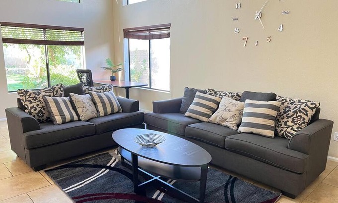 Springfield Park House | North Phoenix Getaway with garden style backyard