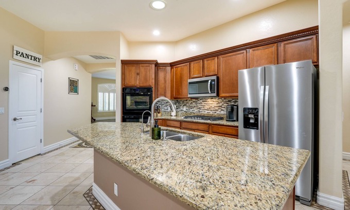 Norterra House | North Phoenix Single-Level Retreat: Work & Relax!
