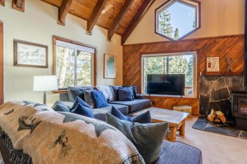 Kingswood Estates House | North Shore - Pinetree Paradise