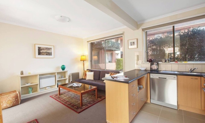 Northcote Apartment | Northcote Charm Spacious and Quiet Suburban Stay