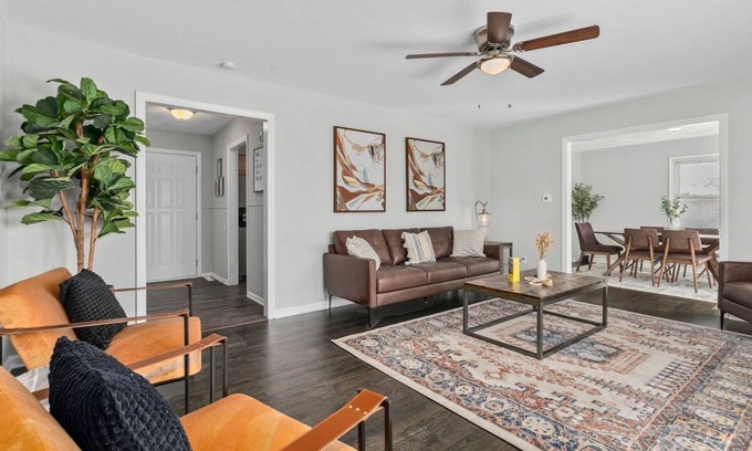 North Kansas City House | Northland KC Home 2 Living Spaces +Arcade+WiFi