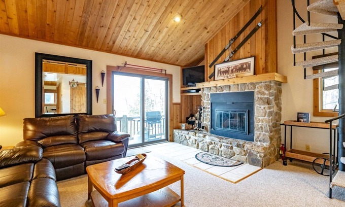 Timberline Condo | Northwoods F9Northwoods F9 - Walk-to-Slope at Timberline Mountain