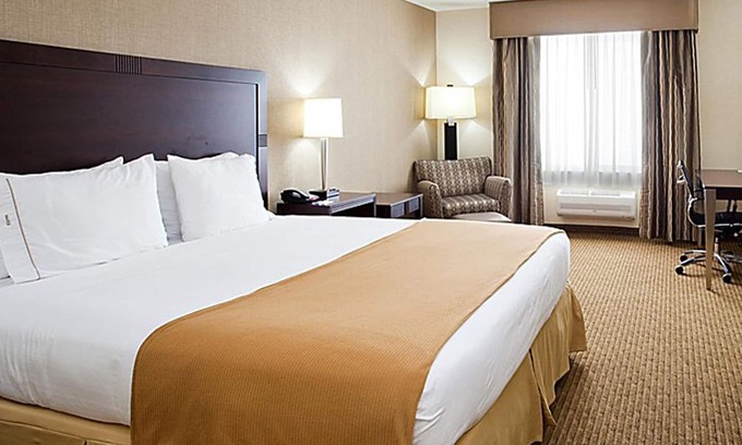 Eagan House | Norwood Inn Eagan - 1 King Bed Accessible Non Smoking