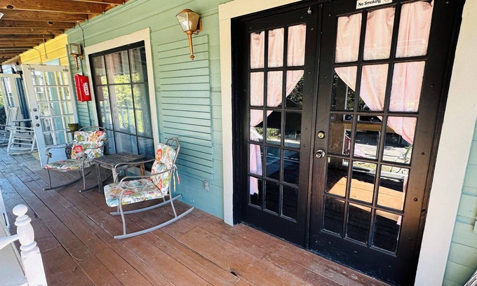 Canton Cabin | Nostalgic Fun in Canton, TX - Sleeps 5