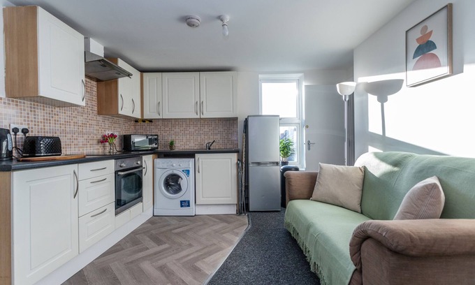 Easton Apartment | November Discount - Long Stay - Contractors