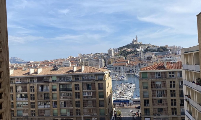 Hotel-de-Ville Apartment | nSplendid view of Notre Dame de la Garde and the Old Port