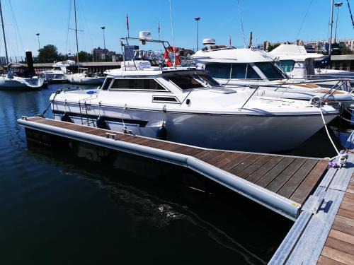 Port Boat Rental | Nuit insolite sur un bateau chauffé