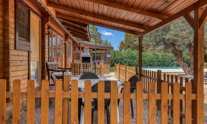 Benicolet Apartment | Null 'Entre Viejos Olivos 10' with Mountain View, Shared Pool and Air Conditioning