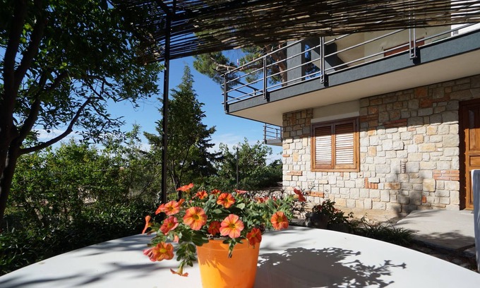 Torre Colonna-sperone Villa | Nut House apartment near the sea in a villa with garden