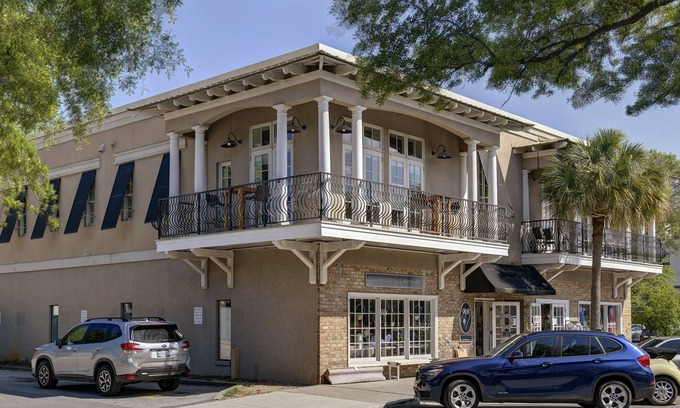King City Condo | nWalk to the beach and Pier Wrap around porch